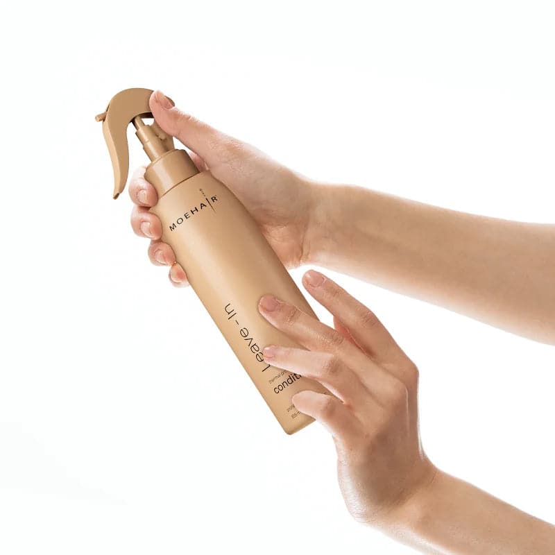 Handshot of Leave in conditioner